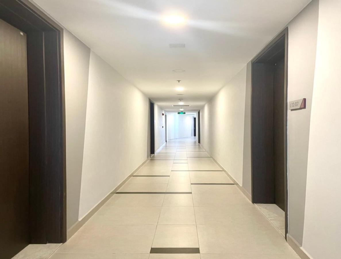 Compass One Building - Luxury Apartments Ap Phu Tho Exteriér fotografie