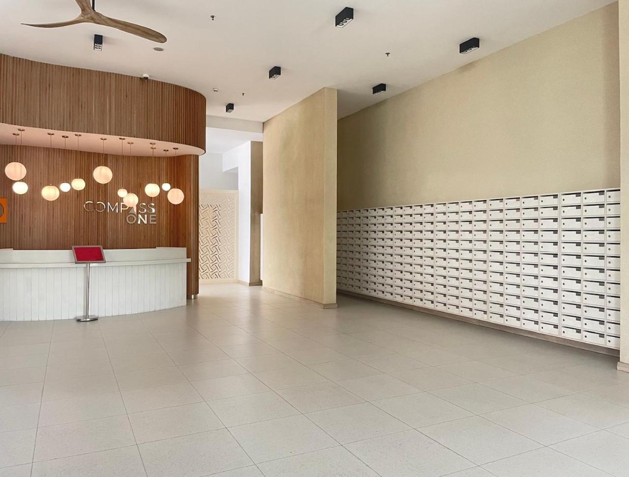 Compass One Building - Luxury Apartments Ap Phu Tho Exteriér fotografie