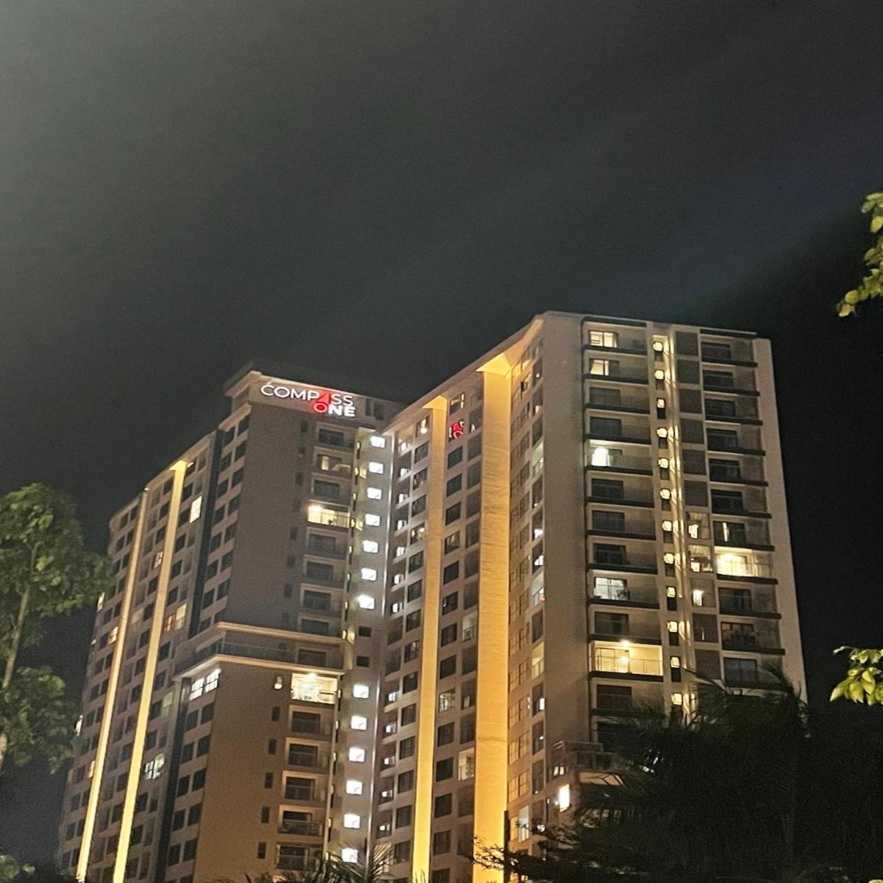 Compass One Building - Luxury Apartments Ap Phu Tho Exteriér fotografie